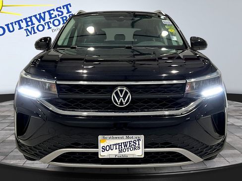 Used 2023 Volkswagen Taos SE FWD image 2