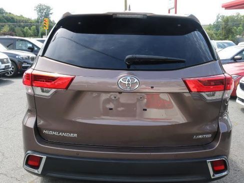 Used 2019 Toyota Highlander Limited FWD image 4