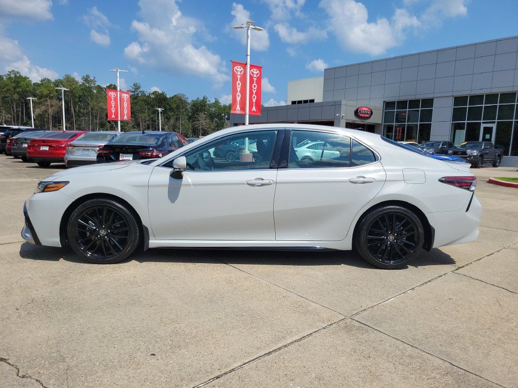 Used 2023 Toyota Camry XSE FWD image 2