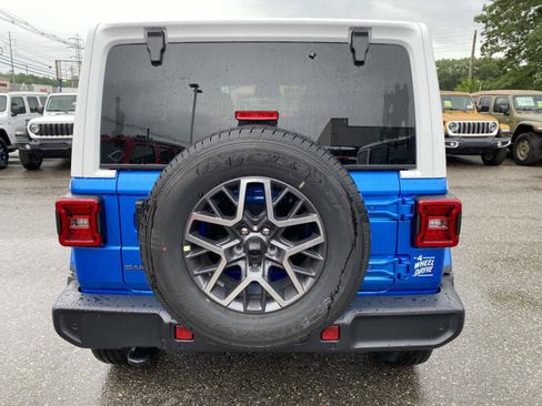 New 2026 Jeep Wrangler Unlimited Sahara w/ Whitecap Package AWD/4WD image 4