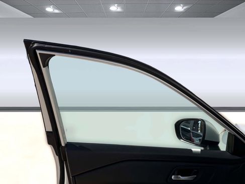 Certified 2023 Volvo XC40 B5 Plus w/ Protection Package Premier image 21