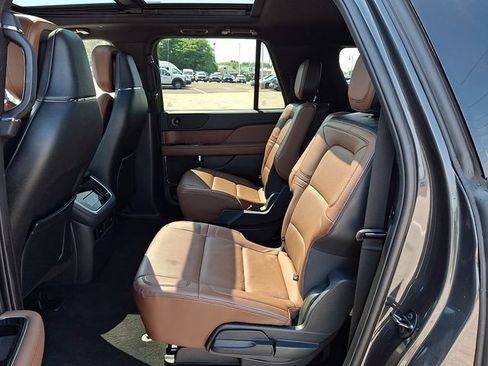 Used 2023 Lincoln Navigator L Reserve AWD/4WD image 11
