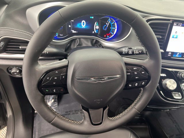 Used 2023 Chrysler Pacifica Touring-L w/ S Appearance Package FWD image 19