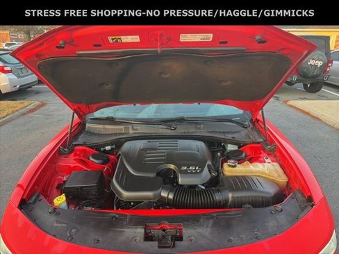 Used 2017 Dodge Charger SXT image 10