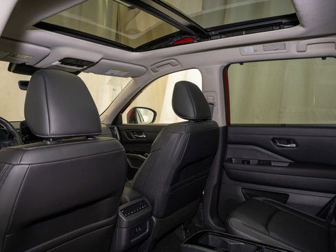 Certified 2023 Nissan Pathfinder SL w/ SL Premium Package image 10