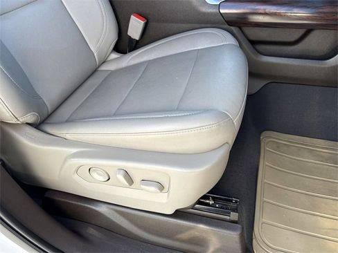 Used 2022 GMC Sierra 1500 SLT w/ SLT Convenience Package image 24