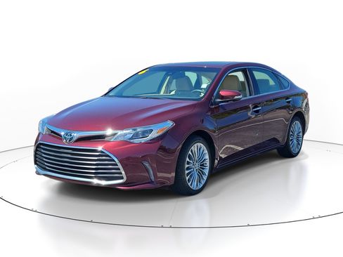 Used 2016 Toyota Avalon Limited w/ Toyota Safety Sense Package image 3