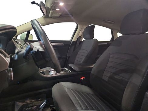 Used 2018 Ford Fusion SE w/ Fusion SE Technology Package image 28