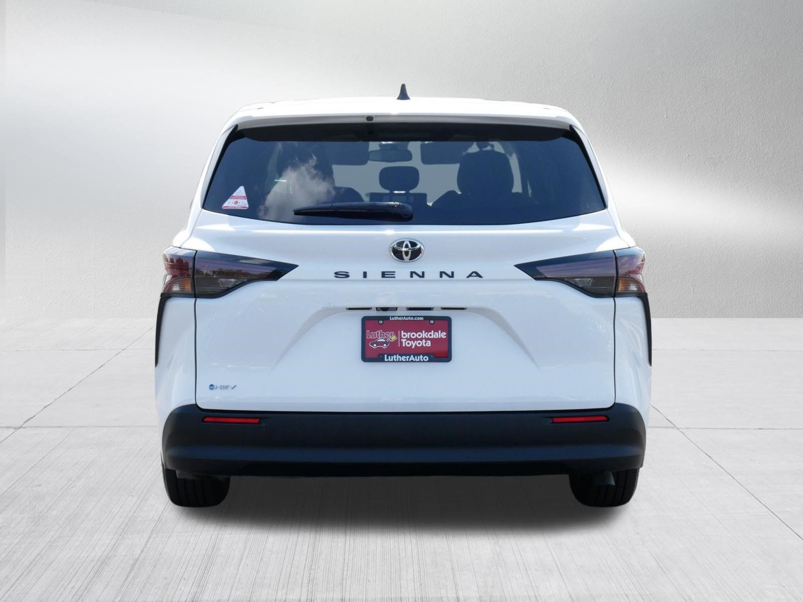 Certified 2026 Toyota Sienna LE FWD image 6
