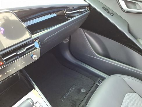 New 2025 Kia Niro EX Touring image 26