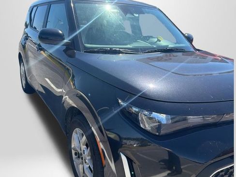 Used 2023 Kia Soul LX w/ LX Technology Package FWD image 1