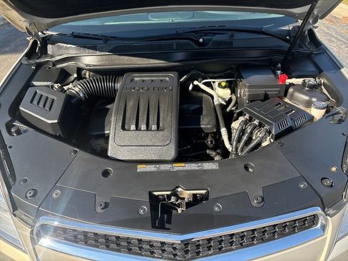 Used 2010 Chevrolet Equinox LT image 16