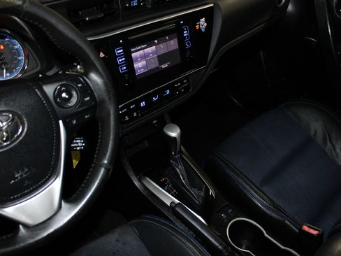Used 2019 Toyota Corolla SE FWD image 18