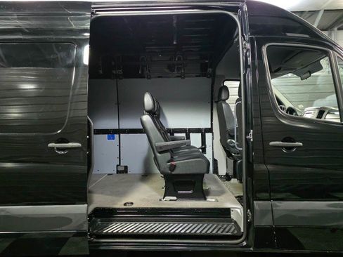 Used 2017 Mercedes-Benz Sprinter 3500 image 10