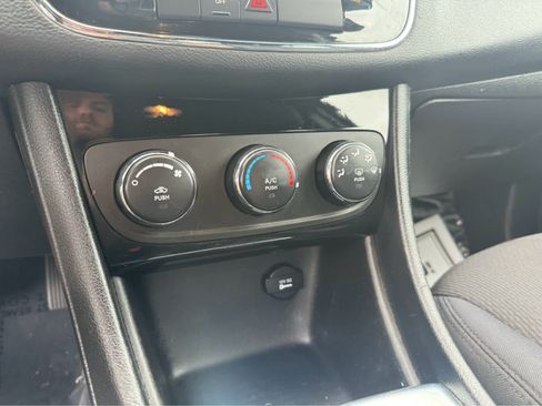 Used 2014 Chrysler 200 LX image 20