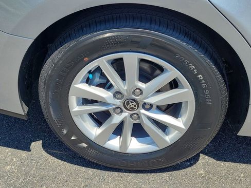 Used 2025 Toyota Camry LE image 7