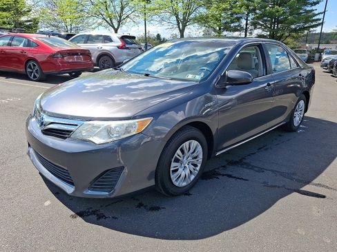 Used 2013 Toyota Camry LE FWD image 3