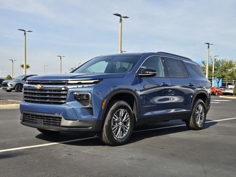 New 2026 Chevrolet Traverse LT image 2