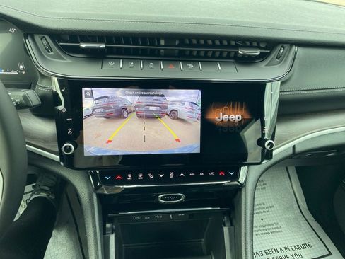 New 2026 Jeep Grand Cherokee Limited w/ Trailer Tow Package AWD/4WD image 22