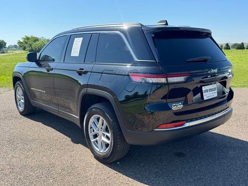 Used 2024 Jeep Grand Cherokee Laredo AWD/4WD image 4