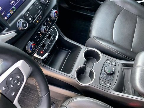 Used 2024 GMC Terrain SLT w/ Infotainment Package II image 15