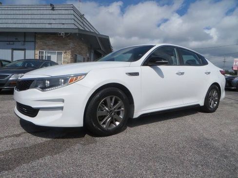 Used 2017 Kia Optima LX w/ Value Package FWD image 4