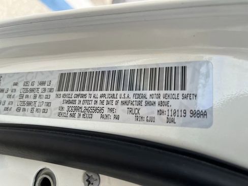 Used 2017 RAM 3500 Laramie AWD/4WD image 28