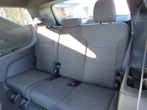 New 2025 Chevrolet Traverse LT image 9