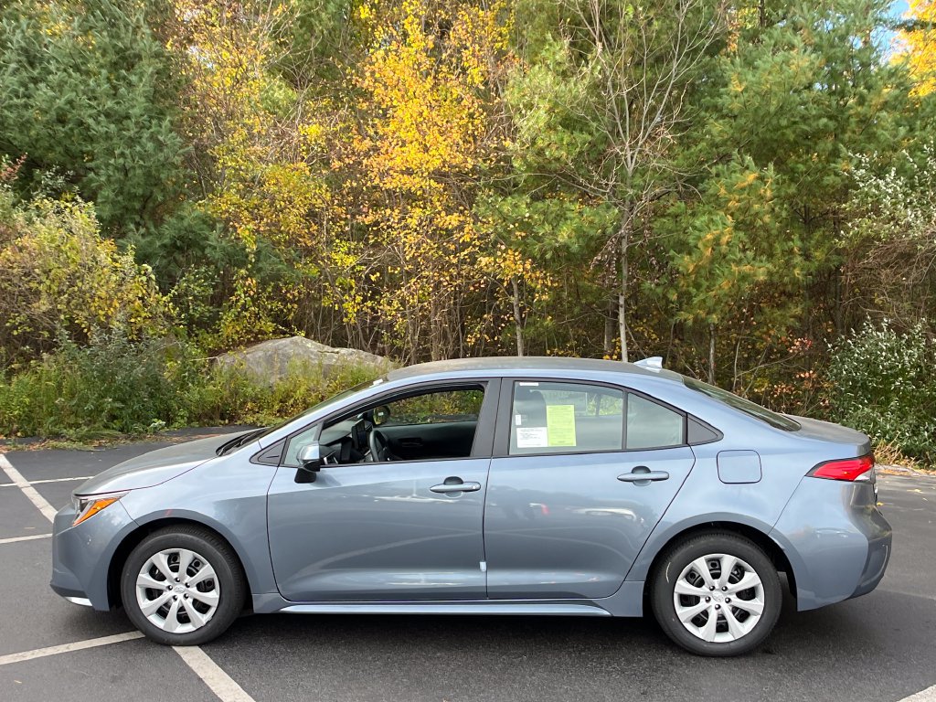 New 2027 Toyota Corolla LE FWD image 2