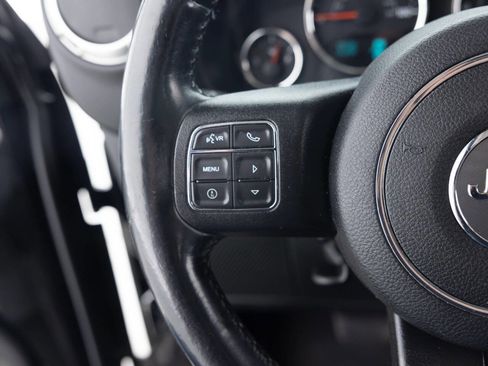 Used 2017 Jeep Wrangler Unlimited Sahara w/ Connectivity Group AWD/4WD image 34