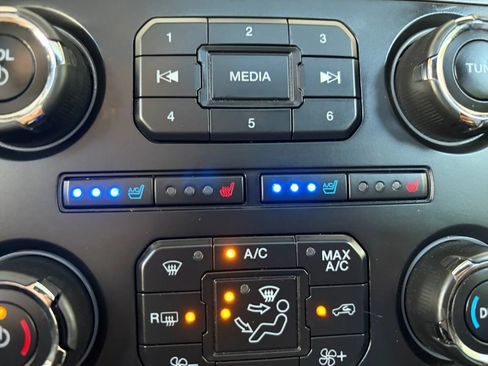 Used 2015 Ford Expedition Platinum AWD/4WD image 24