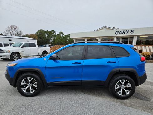 Used 2017 Jeep Cherokee Trailhawk w/ Comfort/Convenience Group image 3