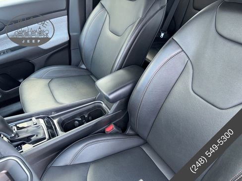 Used 2023 Jeep Compass Latitude image 12