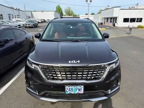 Used 2024 Kia Carnival SX Prestige FWD image 3