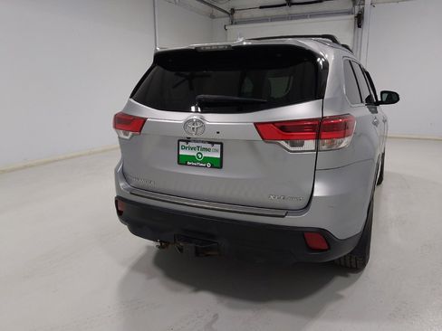 Used 2018 Toyota Highlander XLE image 7