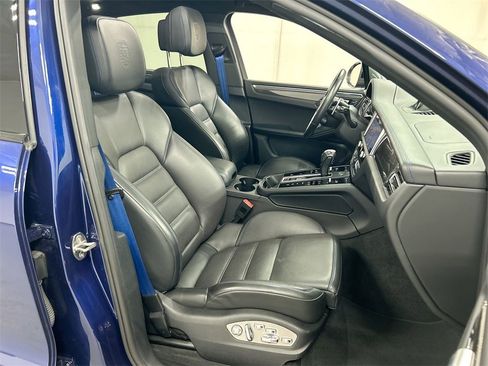 Certified 2023 Porsche Macan Turbo image 24
