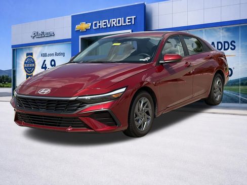 Used 2024 Hyundai Elantra SEL FWD image 3