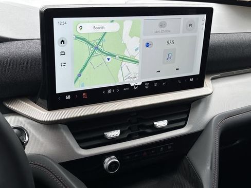 Used 2025 Ford Explorer Active w/ Active Comfort Package image 15