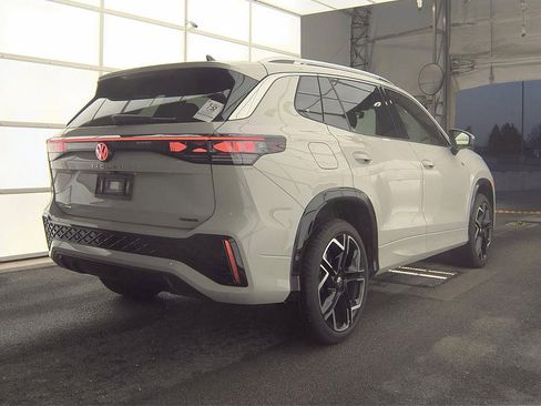 Used 2026 Volkswagen Tiguan SEL R-Line image 2