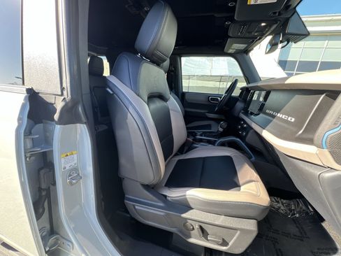 Used 2023 Ford Bronco Wildtrak image 27
