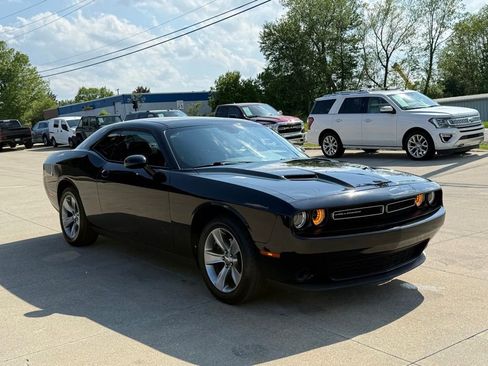 Used 2016 Dodge Challenger SXT RWD image 15