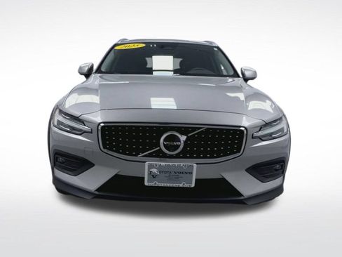 Used 2025 Volvo V60 B5 Cross Country Plus AWD/4WD image 19
