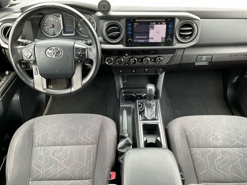 Used 2017 Toyota Tacoma TRD Off-Road w/ Tow Package (A/T) AWD/4WD image 10