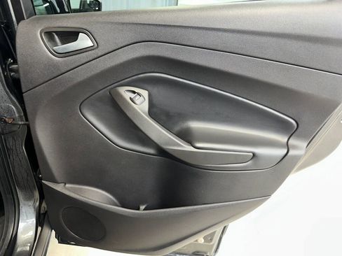 Used 2019 Ford Escape SE image 24