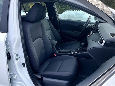 Used 2025 Toyota Corolla LE w/ LE Premium Package image 11