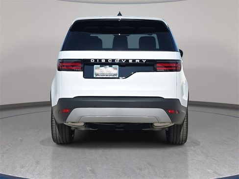 New 2025 Land Rover Discovery S image 6