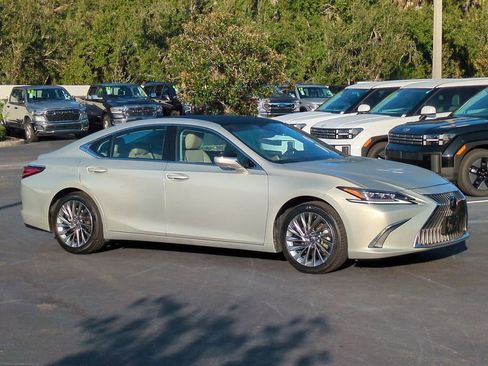 Used 2019 Lexus ES 350 Ultra Luxury image 3
