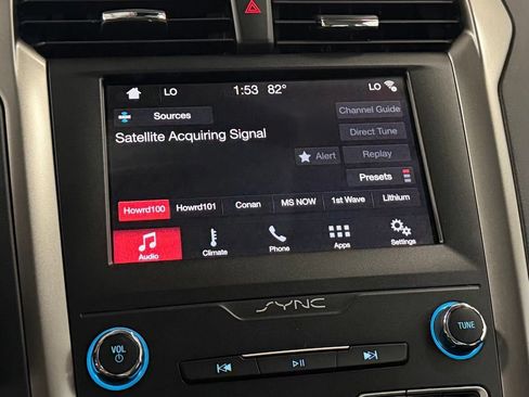 Used 2019 Ford Fusion SE FWD image 18