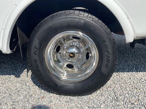 Used 2015 Chevrolet Express 3500 w/ Shuttle Bus Package image 55