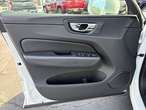 Used 2018 Volvo XC60 T6 Momentum w/ Convenience Package image 20